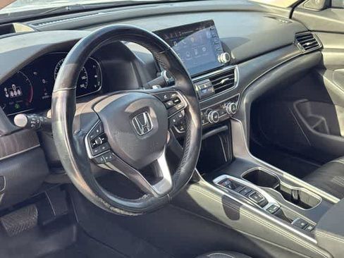 Used 2021 Honda Accord Touring image 2