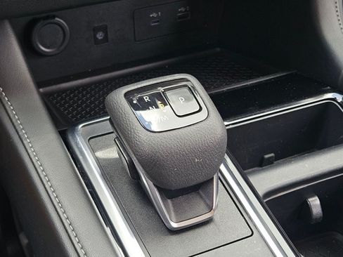 Used 2024 Nissan Pathfinder SL w/ SL Premium Package FWD image 12