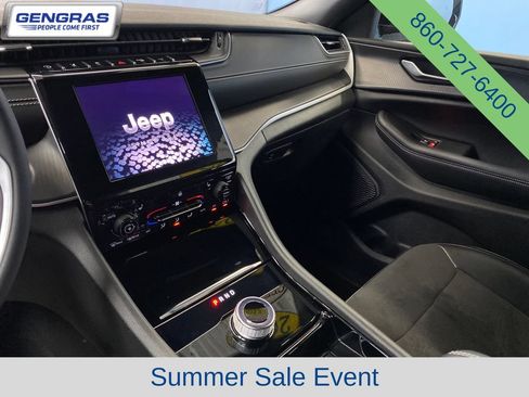 Used 2023 Jeep Grand Cherokee Altitude AWD/4WD image 15