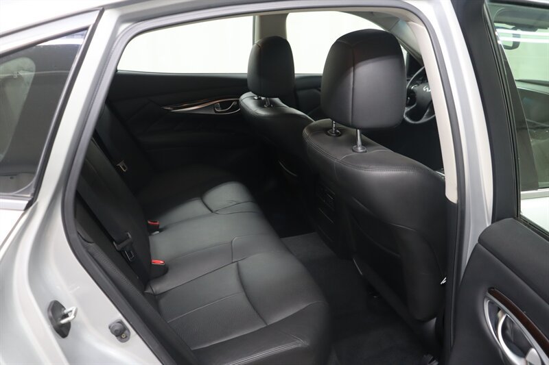 Used 2013 INFINITI M35 w/ Premium Pkg RWD image 25