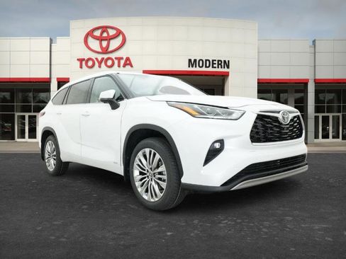 New 2026 Toyota Highlander Platinum image 8