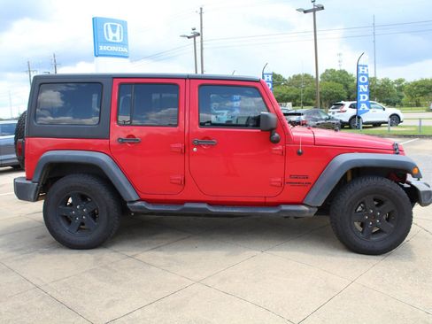 Used 2017 Jeep Wrangler Unlimited Sport w/ Quick Order Package 24S AWD/4WD image 3