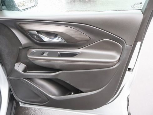 Used 2020 GMC Terrain SLT w/ Elevation Edition image 13