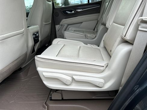 Used 2021 GMC Yukon Denali w/ Denali Premium Package image 16