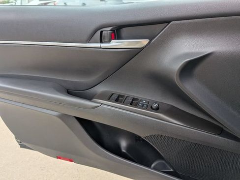 Used 2022 Toyota Camry SE FWD image 14