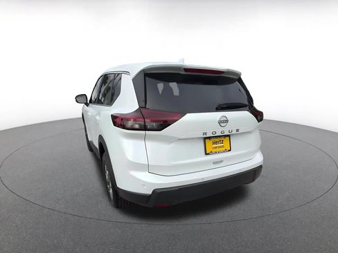Used 2026 Nissan Rogue SV FWD image 11