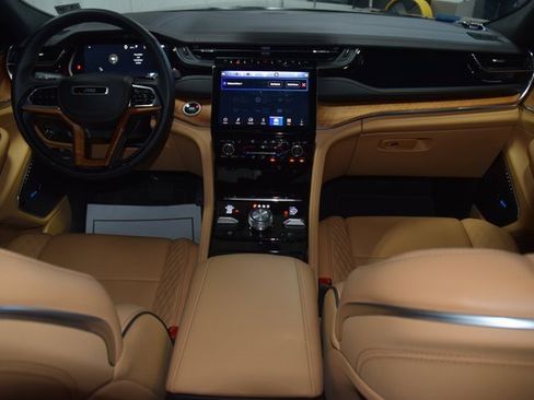 Used 2025 Jeep Grand Cherokee L Summit image 31