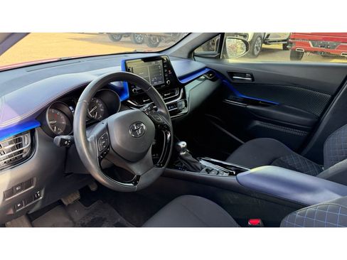 Used 2021 Toyota C-HR XLE image 9