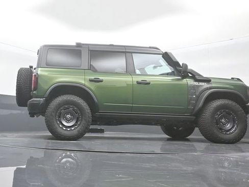 Used 2023 Ford Bronco Everglades image 24