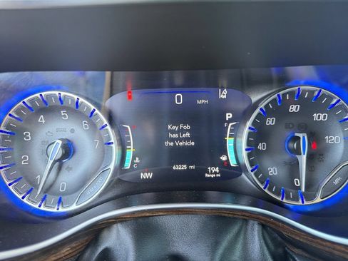Certified 2023 Chrysler Pacifica Limited FWD image 31