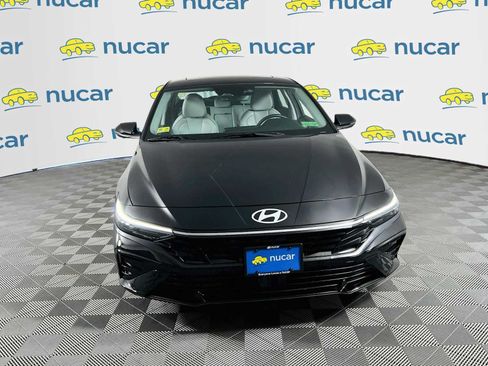 Certified 2025 Hyundai Elantra Limited FWD image 2