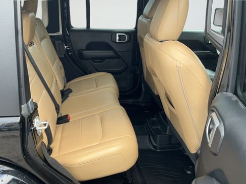 Used 2018 Jeep Wrangler Unlimited Sahara AWD/4WD image 21