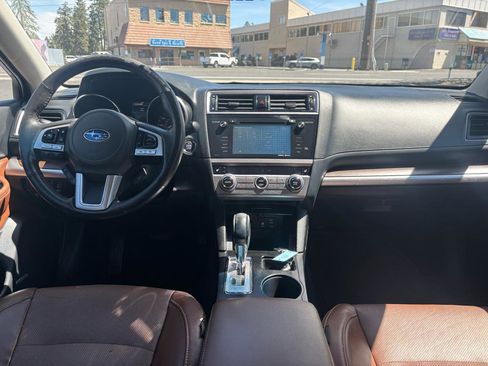 Used 2017 Subaru Outback 2.5i Touring AWD/4WD image 12