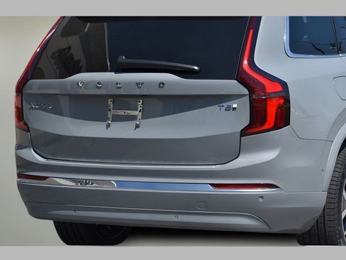 Certified 2025 Volvo XC90 T8 Plus w/ Protection Package Premier image 39