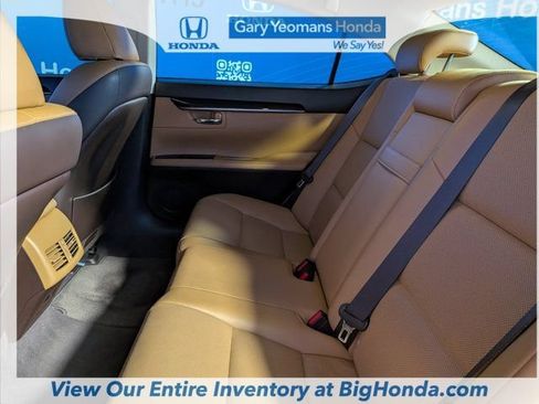 Used 2016 Lexus ES 350 w/ Premium Package w/Wood Trim FWD image 16