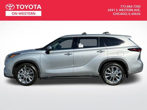 New 2025 Toyota Highlander Limited image 2