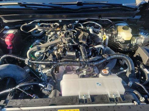 Certified 2025 Toyota Tacoma SR5 image 10