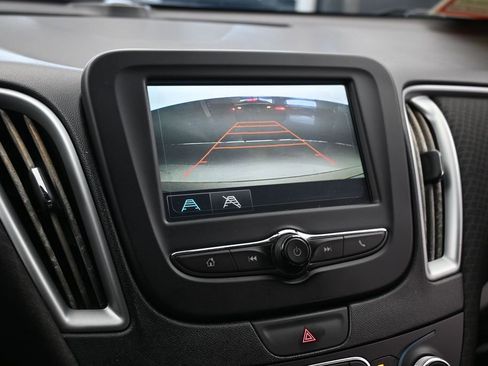 Used 2018 Chevrolet Malibu LS FWD image 16