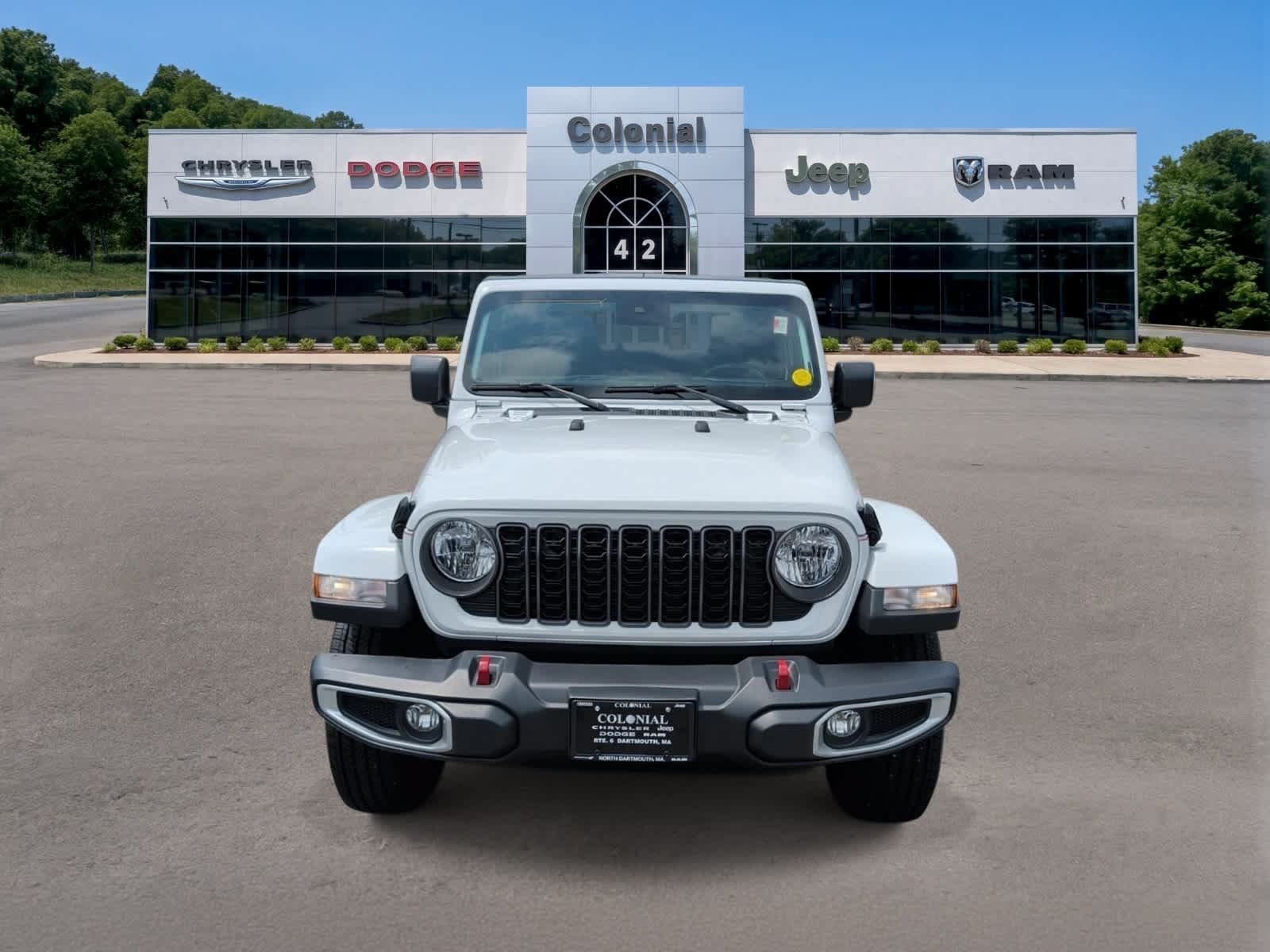 Used 2024 Jeep Gladiator Sport AWD/4WD image 9