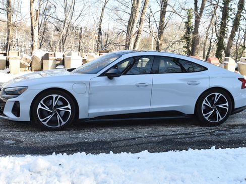 Used 2022 Audi e-tron GT Premium Plus w/ Performance Package image 3