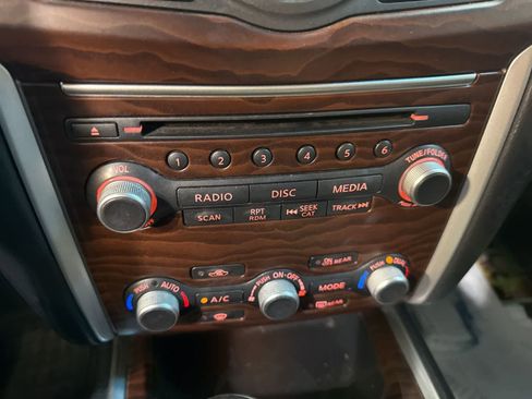 Used 2018 Nissan Pathfinder Platinum image 28