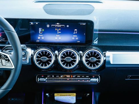 New 2026 Mercedes-Benz GLB 250 4MATIC image 11