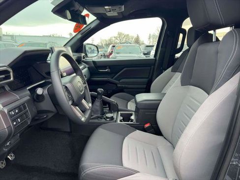 Used 2025 Toyota Tacoma TRD Sport image 15