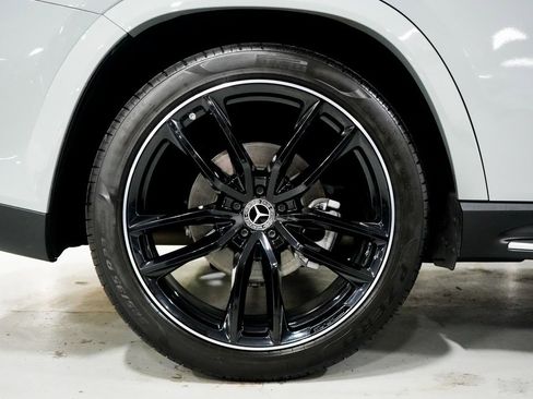 Used 2024 Mercedes-Benz GLS 580 4MATIC image 27