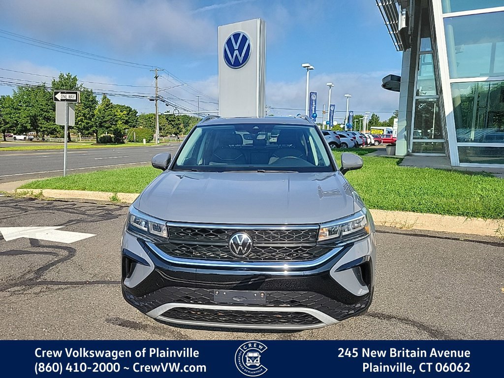 Certified 2023 Volkswagen Taos SE w/ Panoramic Sunroof Package AWD/4WD image 2