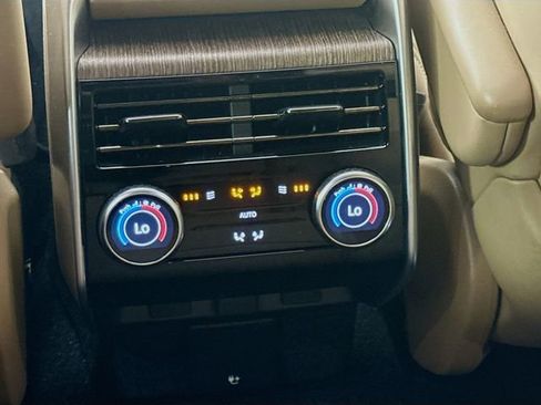 Used 2025 Land Rover Range Rover Long Wheelbase SE AWD/4WD image 27