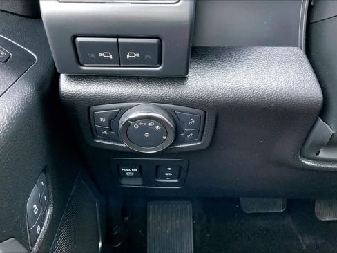 Used 2018 Ford F150 Lariat w/ Equipment Group 502A Luxury image 34