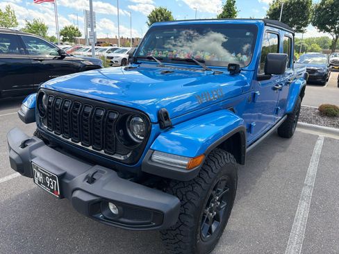 Used 2024 Jeep Gladiator Sport AWD/4WD image 2
