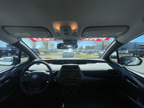 Used 2021 Toyota Prius XLE image 26