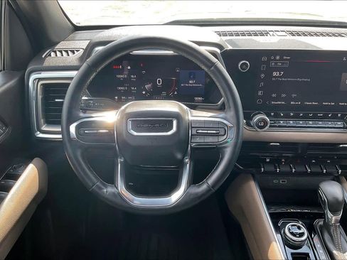 Used 2024 GMC Canyon Denali image 6