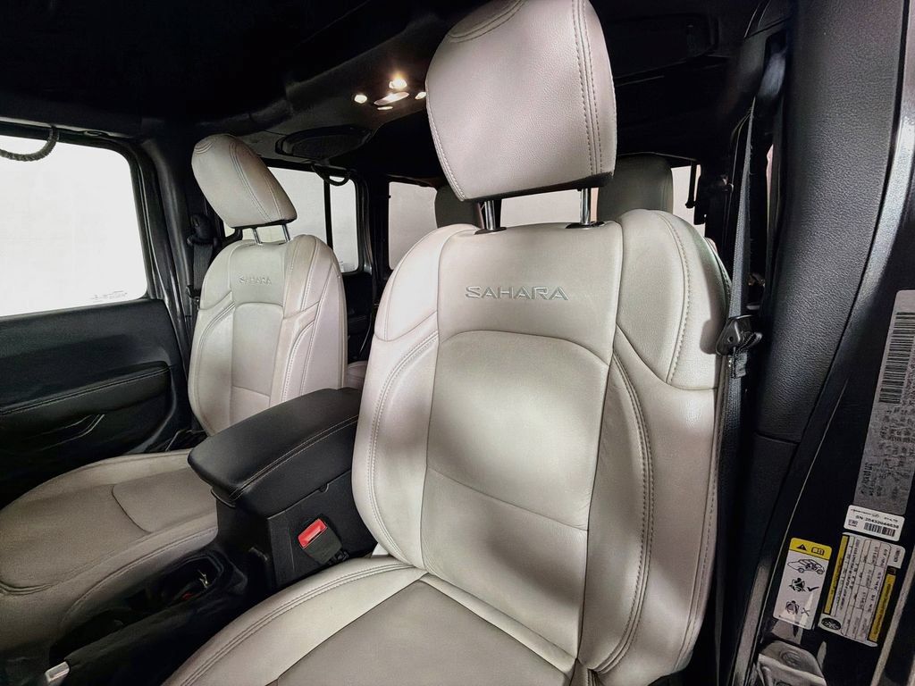 Used 2019 Jeep Wrangler Unlimited Sahara AWD/4WD image 12