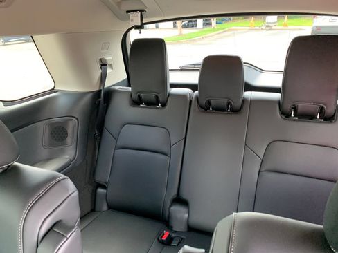 Used 2025 Nissan Pathfinder Platinum AWD/4WD image 30
