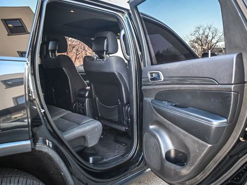 Used 2019 Jeep Grand Cherokee Laredo image 14