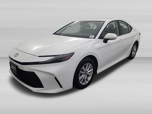 Used 2026 Toyota Camry LE FWD image 6