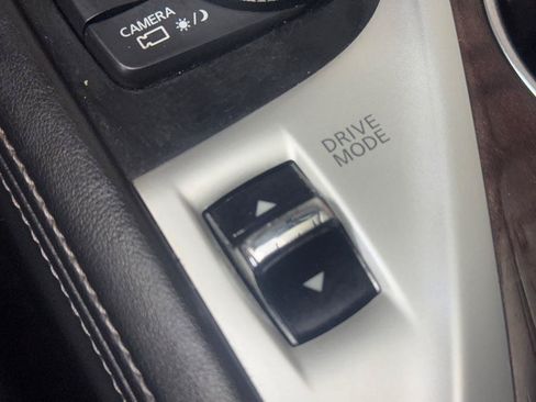 Used 2014 INFINITI Q50 Hybrid w/ Deluxe Technology Package RWD image 20