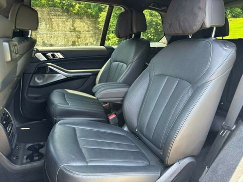Used 2021 BMW X7 M50i w/ Dynamic Handling Package AWD/4WD image 17