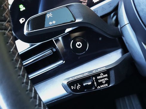 Used 2023 Porsche Taycan image 28