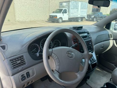 Used 2004 Toyota Sienna XLE w/ XLE Pkg 10 FWD image 7