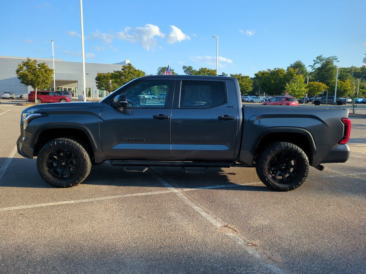 Used 2025 Toyota Tundra SR5 w/ SR5 Convenience Package AWD/4WD image 7