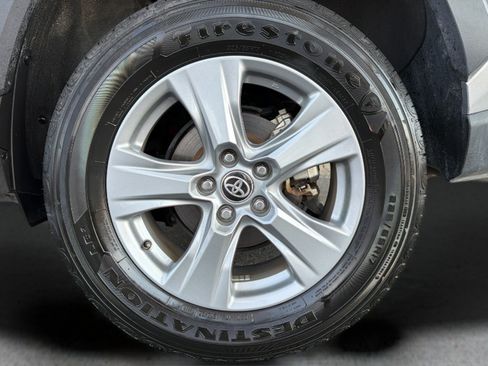 Used 2025 Toyota RAV4 XLE AWD/4WD image 26