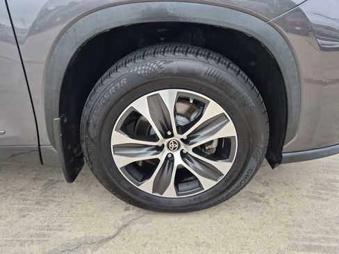 Used 2021 Toyota Highlander XLE image 10