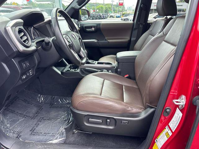 Used 2021 Toyota Tacoma Limited AWD/4WD image 7