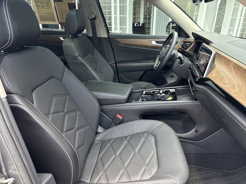 Used 2024 Volkswagen Atlas SE FWD image 33