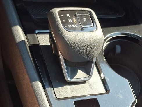 Used 2023 Nissan Rogue SV w/ SV Premium B Package image 16