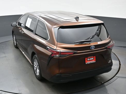 Used 2021 Toyota Sienna XLE FWD image 40