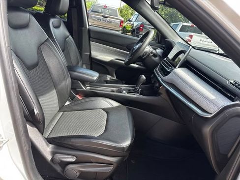 Certified 2024 Jeep Compass Latitude AWD/4WD image 11